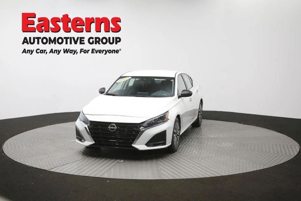 Used 2025 White Nissan 2.5 SV image 57