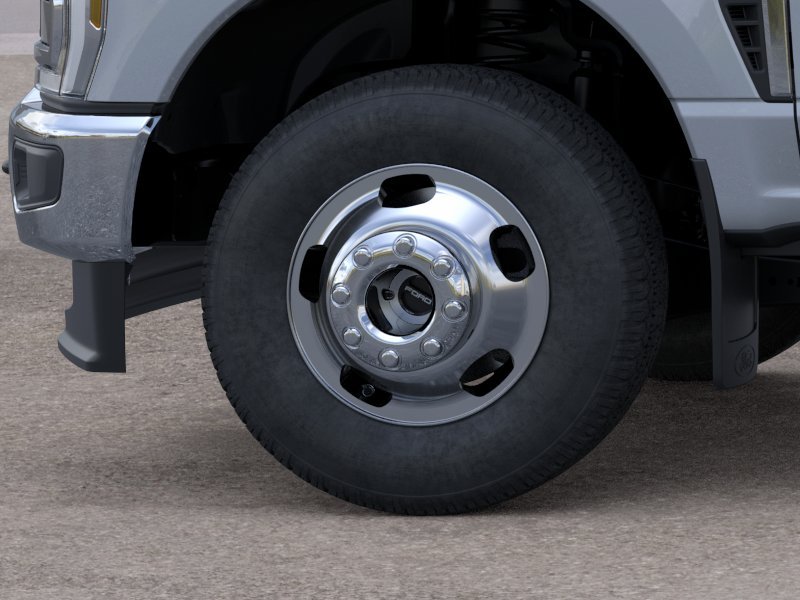 New 2026 Glacier Gray Metallic Tri-Coat Ford F-350® Lariat® image 41