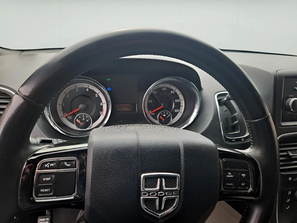 Used 2017 Granite Pearlcoat Dodge SXT image 23