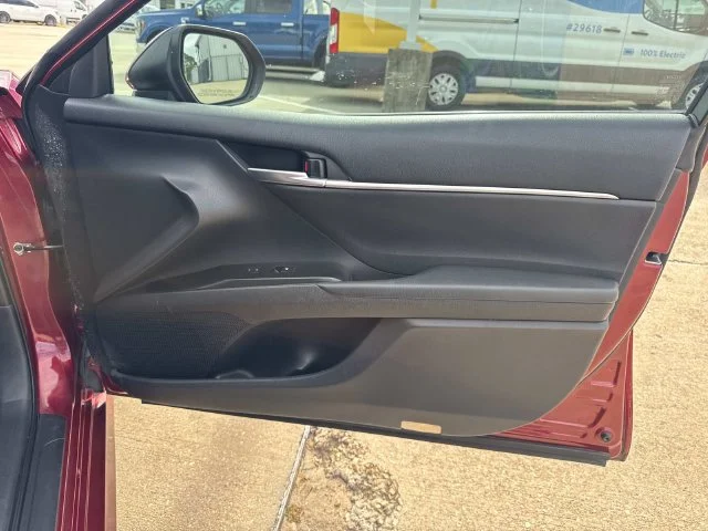 Used 2018 Red Toyota LE image 40