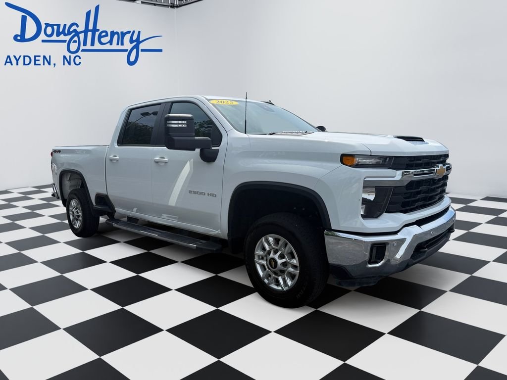 Used 2025 White Chevrolet LT image 7