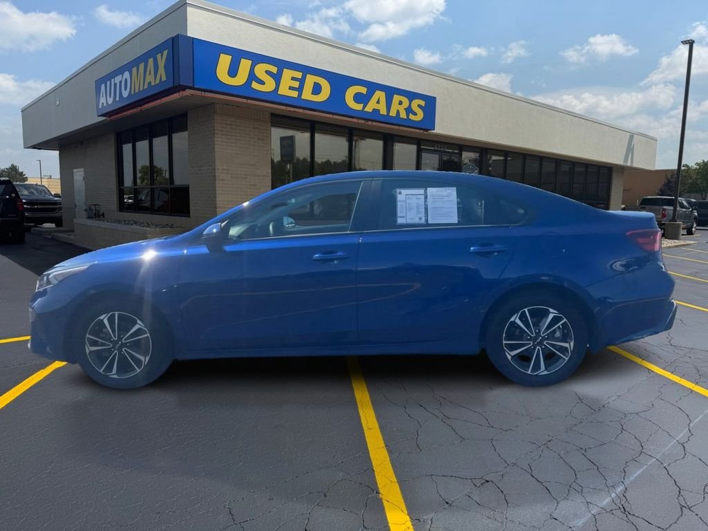 Used 2023 Deep Sea Blue Kia LXS image 8