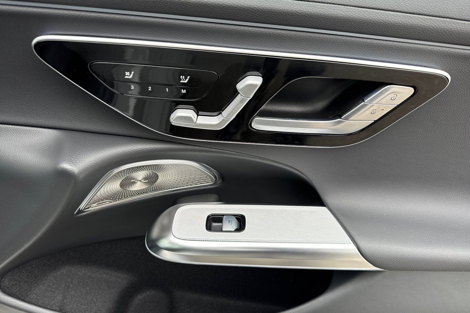 New 2026 MANUFAKTUR Alpine Grey Mercedes-Benz E 350 image 36