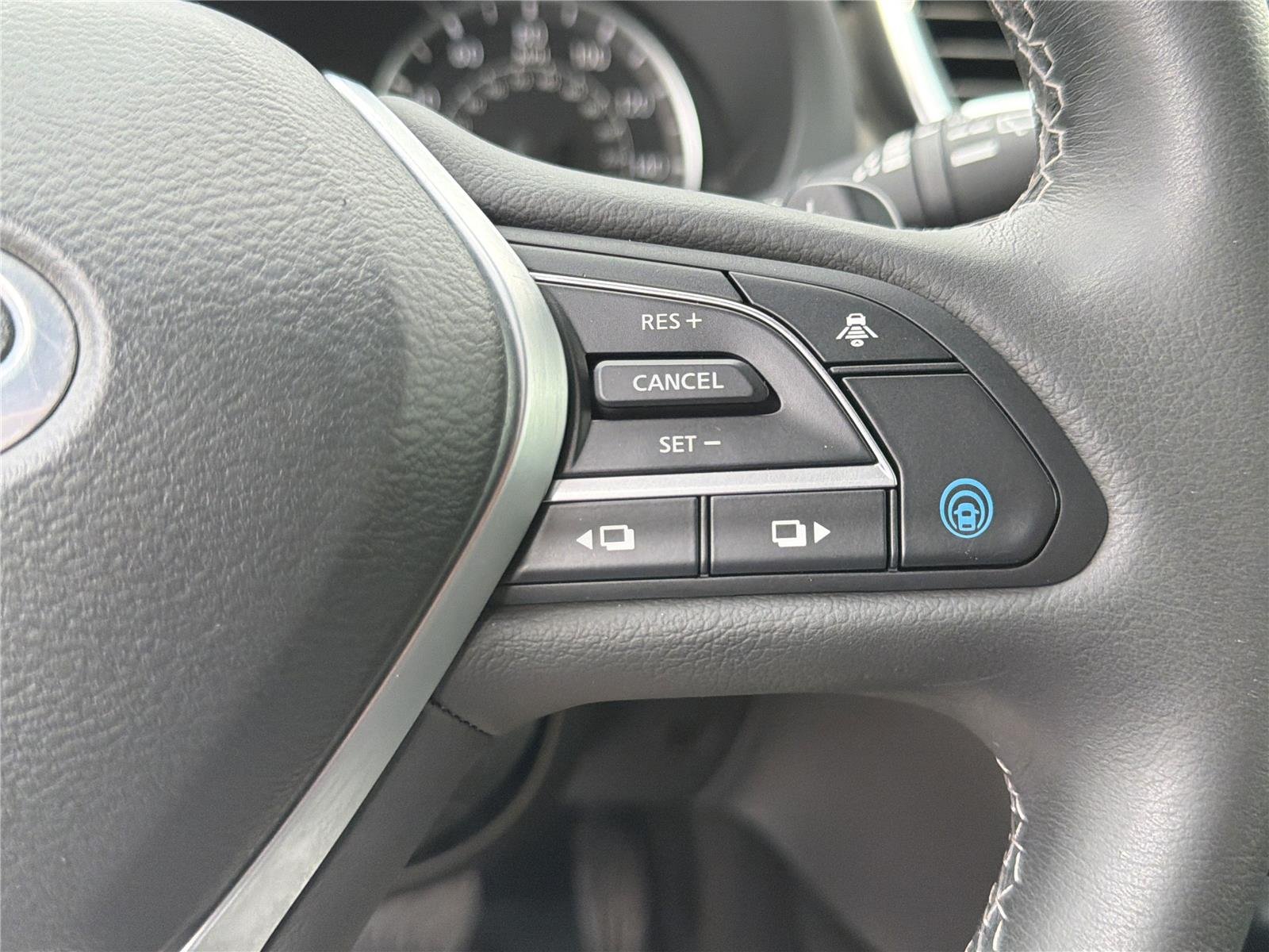 Used 2024 Radiant White INFINITI LUXE image 14