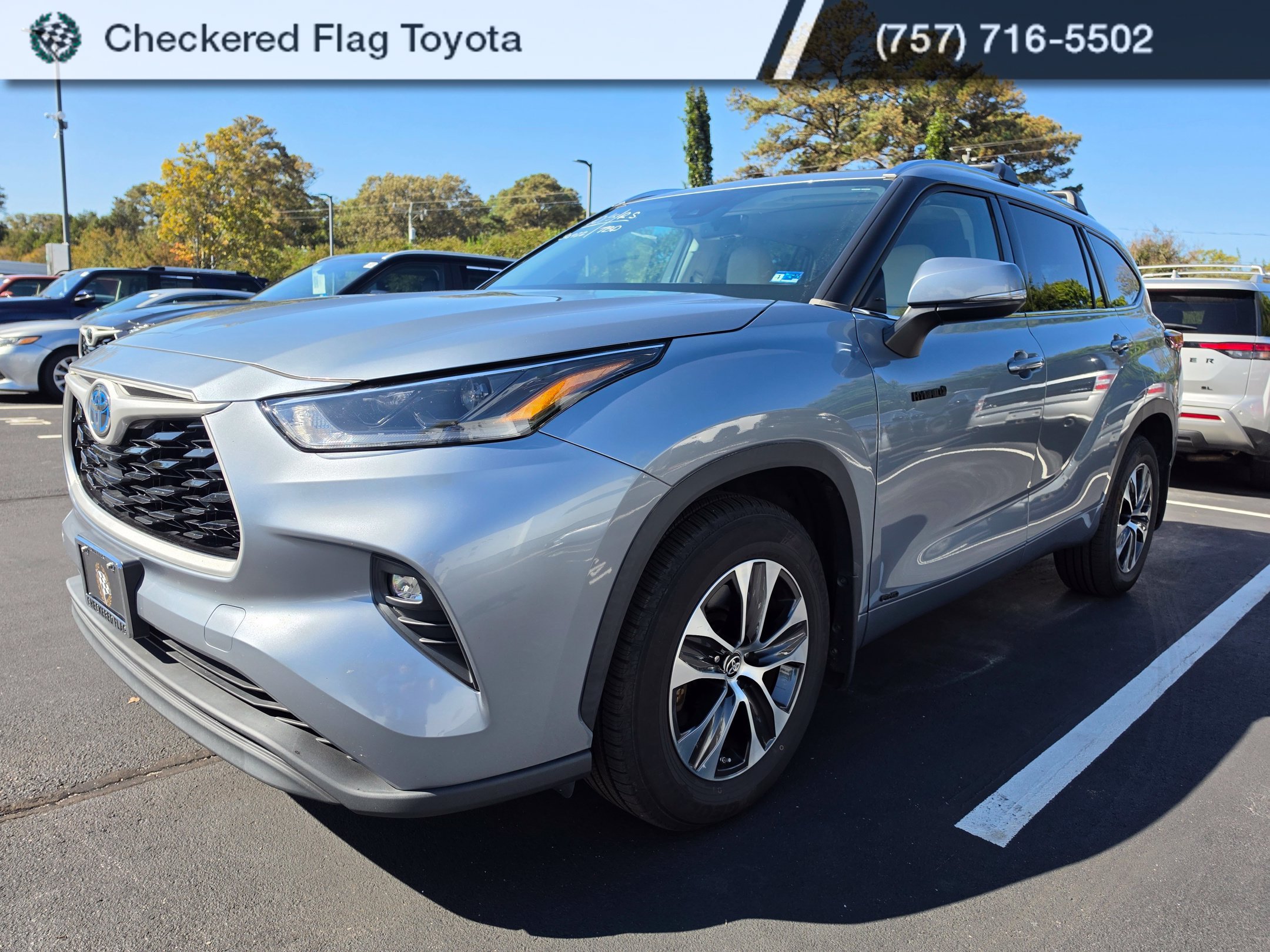 Used 2021 Moon Dust Toyota XLE image 1