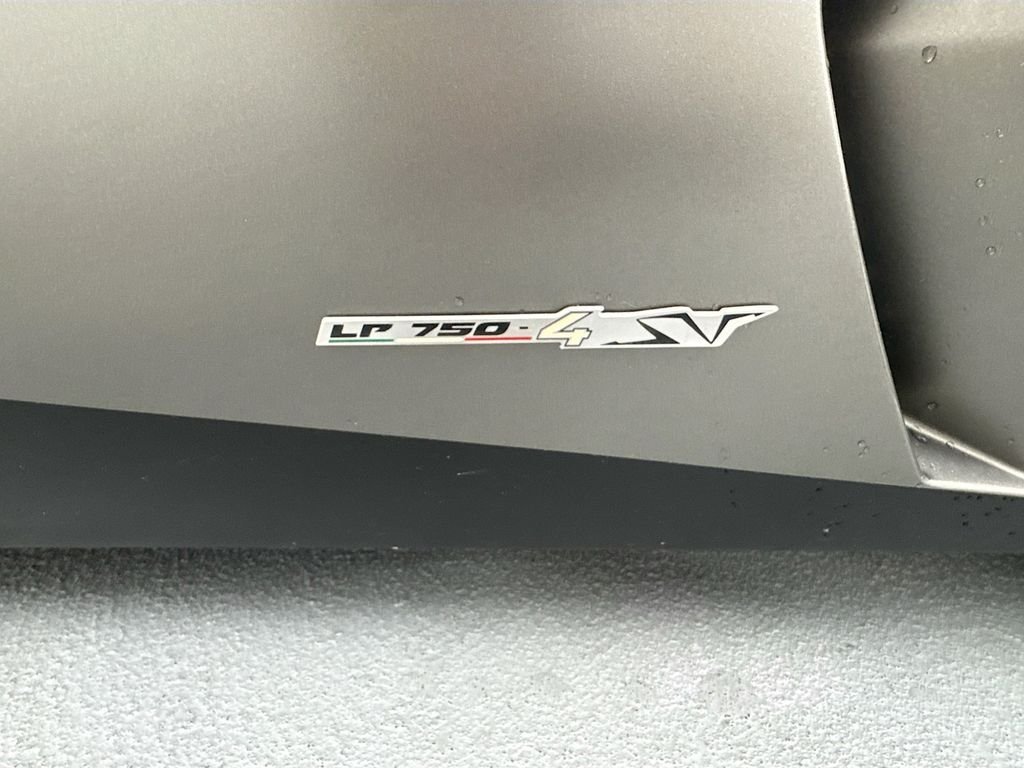 Used 2017  Lamborghini  image 25