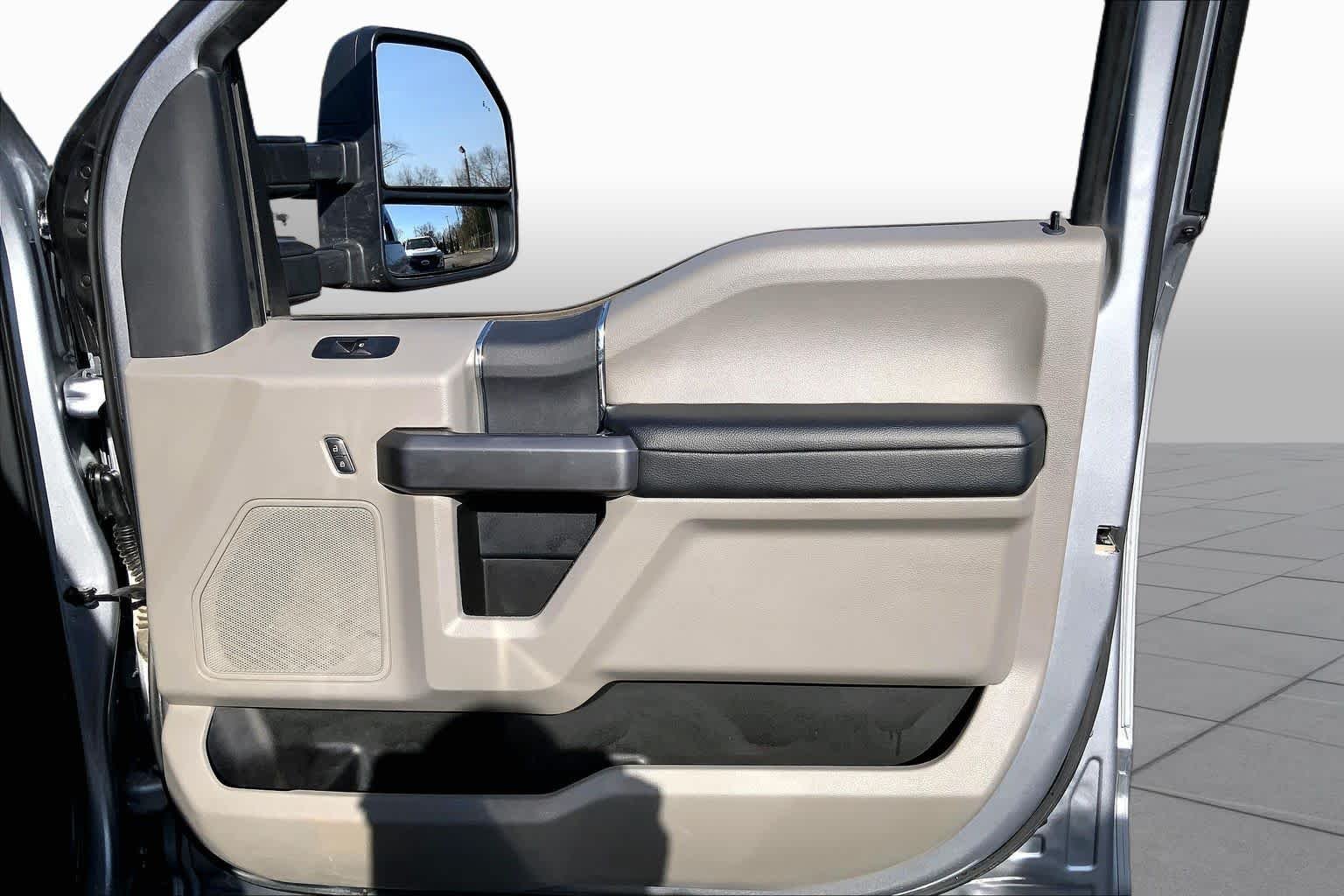 Used 2022 Iconic Silver Ford XLT image 23