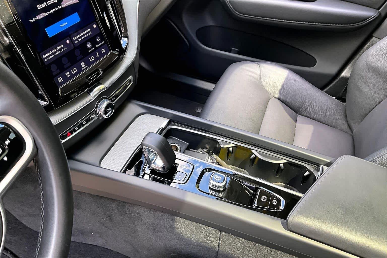 Used 2025 Vapour Grey Metallic Volvo Plus image 17