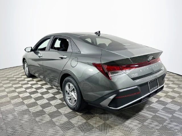 New 2026 Hyundai ELANTRA SE