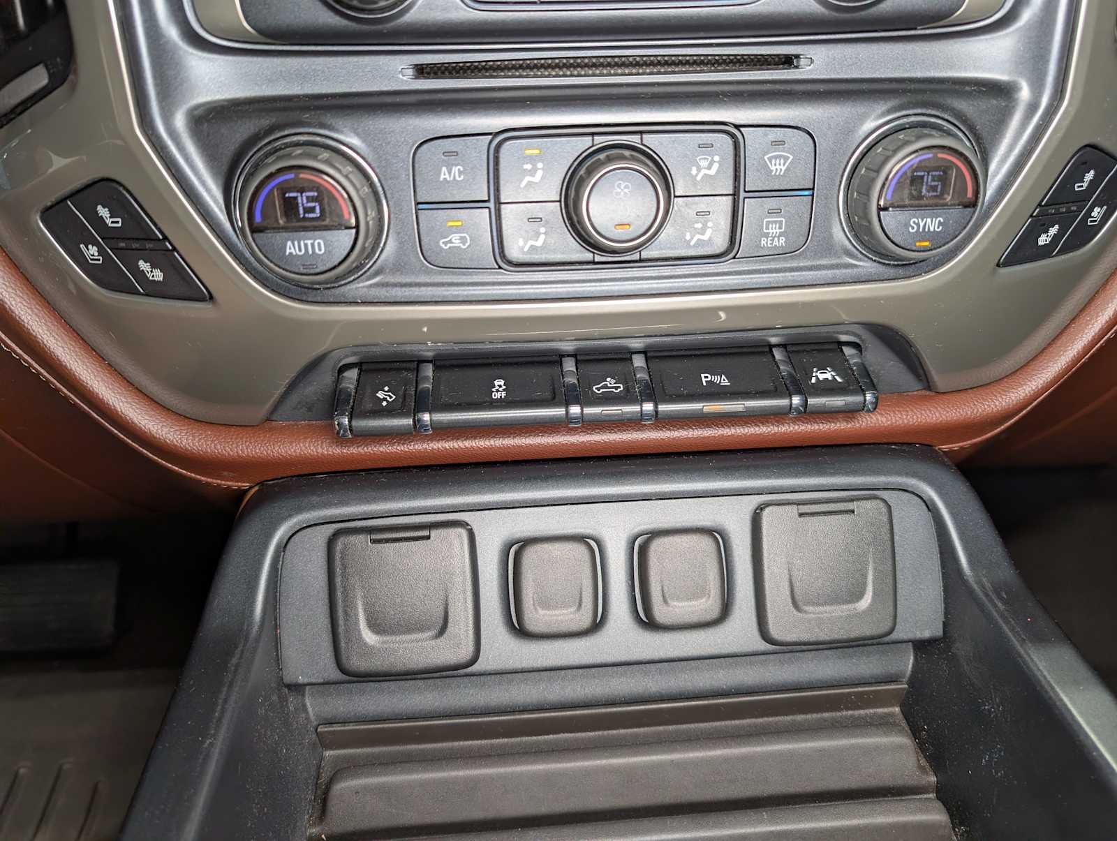 Used 2017 Iridescent Pearl Tricoat Chevrolet High Country image 31