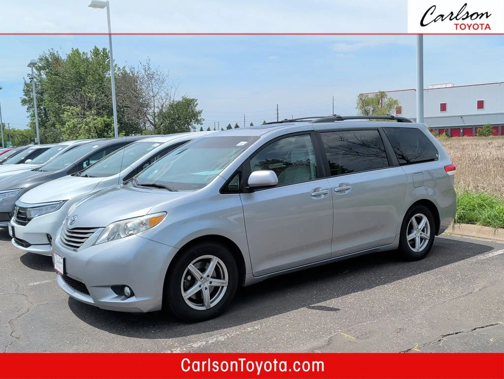 2012 Toyota Sienna XLE V6 7-Passenger Access Seat's photo