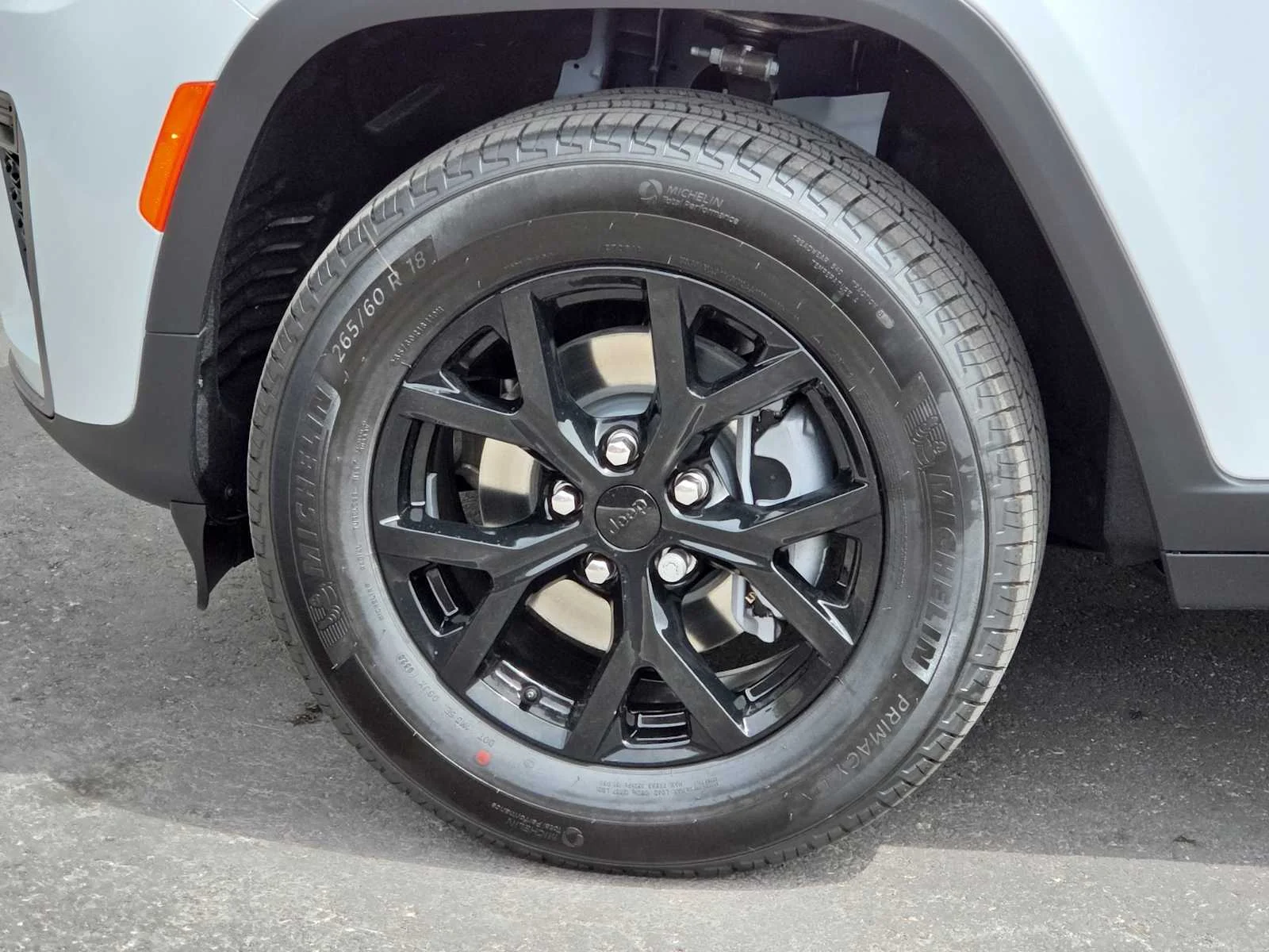 New 2026 Bright White Clear-Coat Exterior Paint Jeep Laredo Altitude image 12