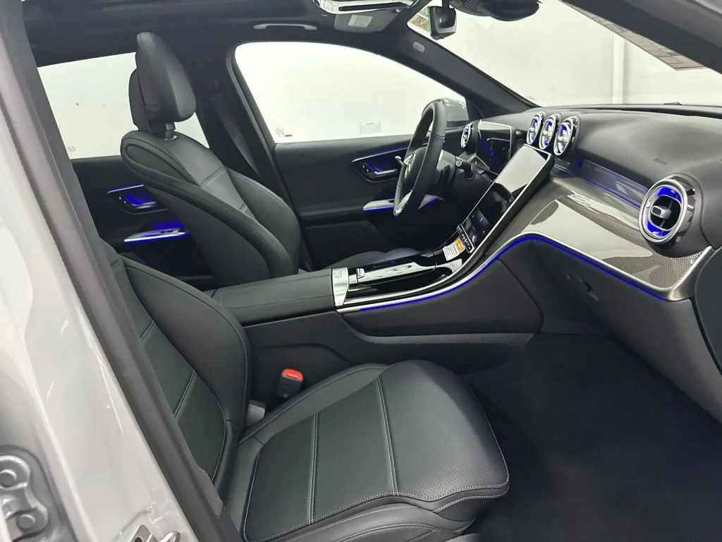 New 2027 White Mercedes-Benz GLC 300 image 26