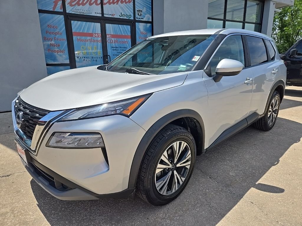 Used 2023 Silver Nissan SV image 3