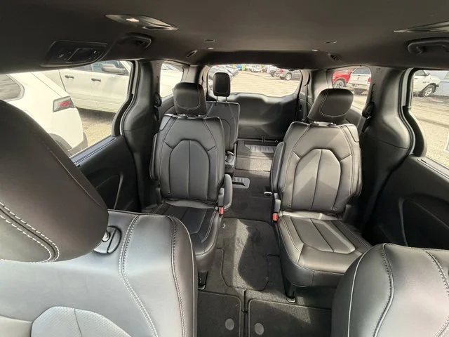 2026 Chrysler Pacifica Select - Photo 15