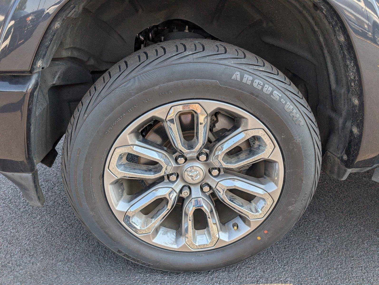 Used 2020 Diamond Black Crystal Pearlcoat Ram Laramie image 11