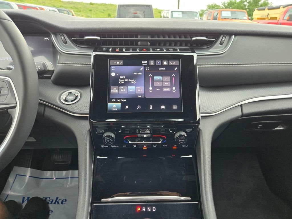 Used 2023 Black Jeep Altitude X image 23