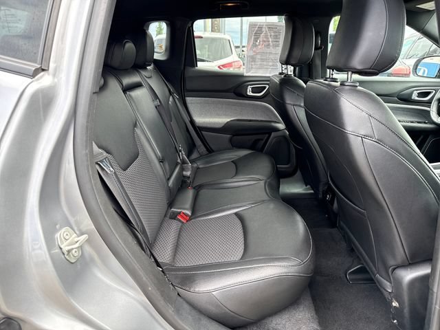Used 2024 Silver Zynith Metallic Clearcoat Jeep Latitude image 10