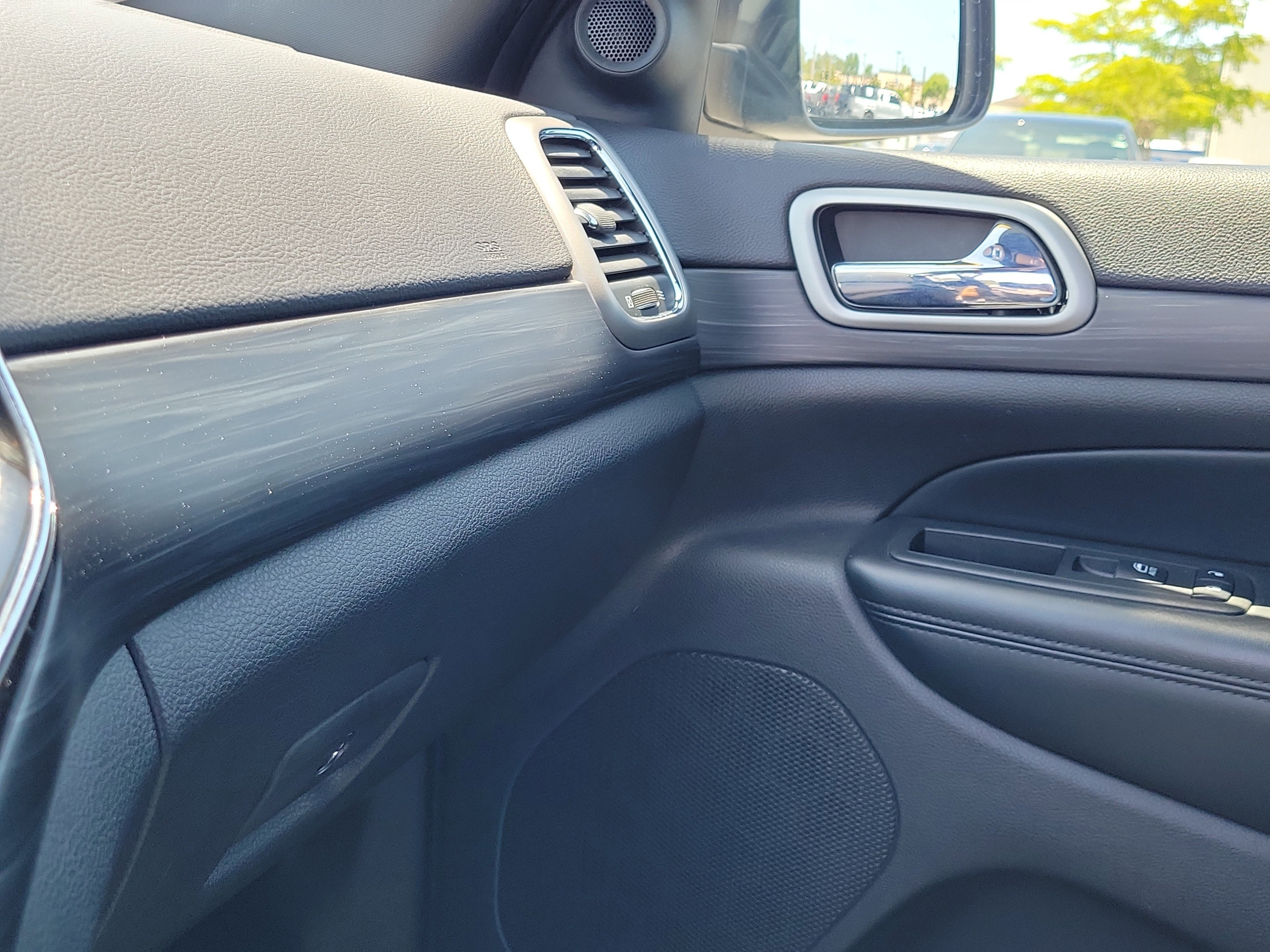 Used 2021 Sting-Gray Clearcoat Jeep Laredo X image 29