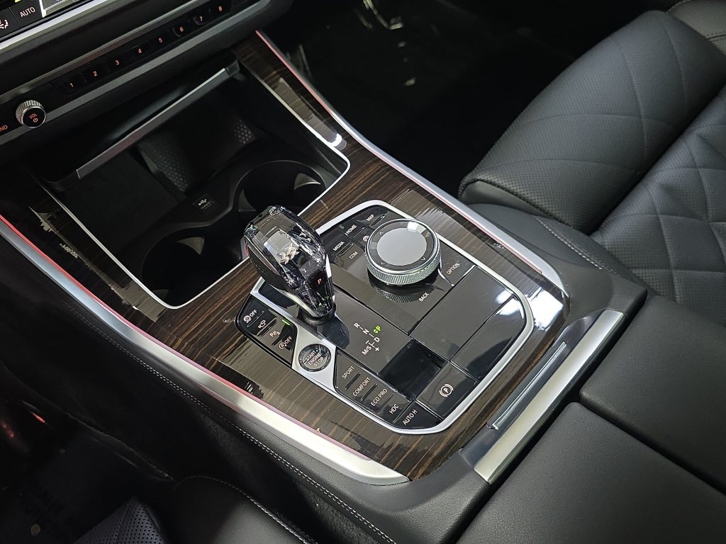 Certified Used 2023 Black Sapphire Metallic BMW M50i image 26