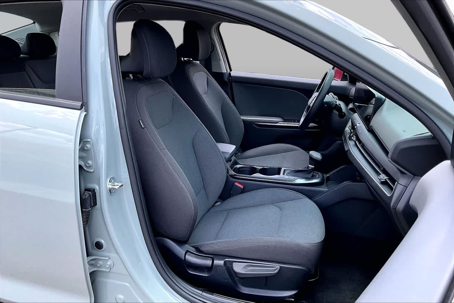 Used 2025 Morning Haze Kia LXS image 9