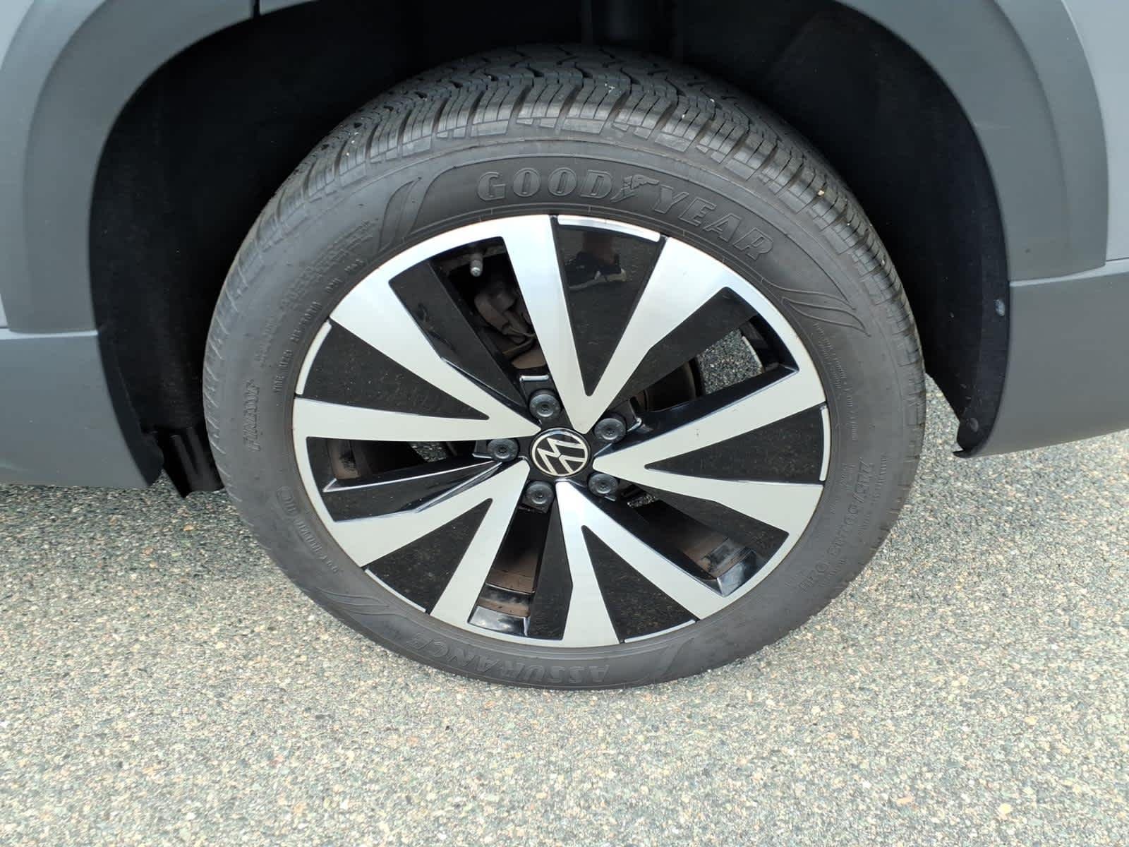 Certified Used 2024 Pure Gray Volkswagen SE image 9