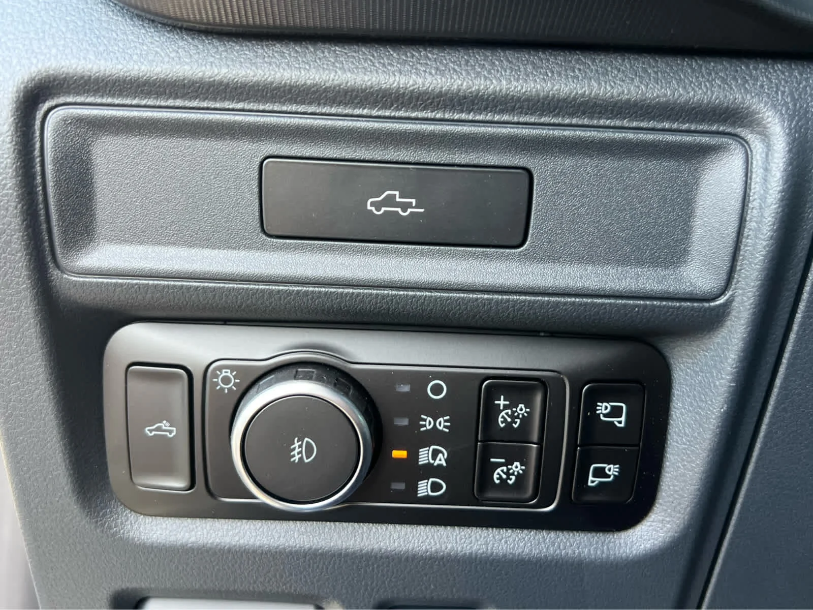 New 2026 Star White Metallic Tri-Coat Ford Lariat® image 28