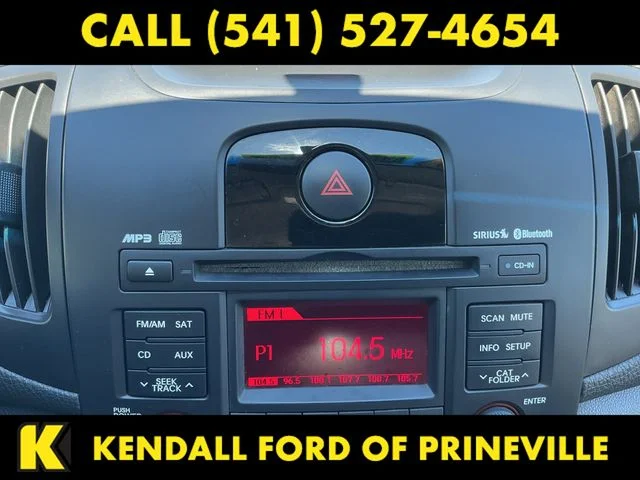 Used 2010 White Kia EX image 20