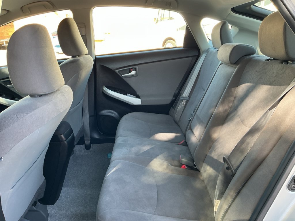 Used 2015 Silver Toyota Three image 27