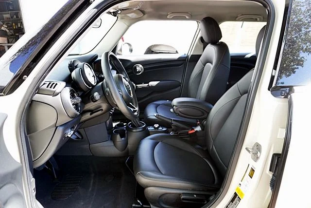 Used 2019 White MINI Classic image 13