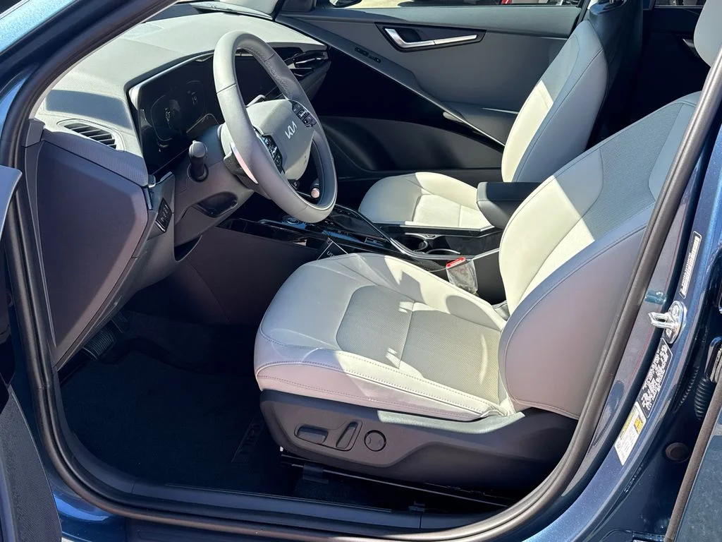 New 2026 Mineral Blue Kia EX image 9