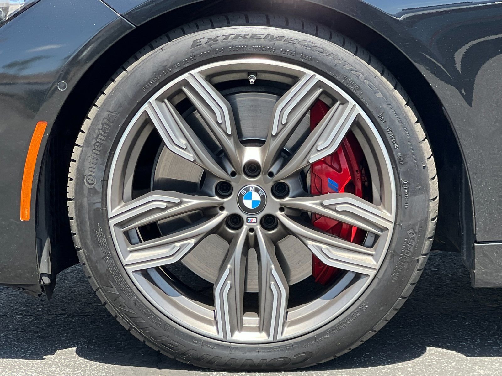 2021 BMW 7 Series M760i - Photo 24