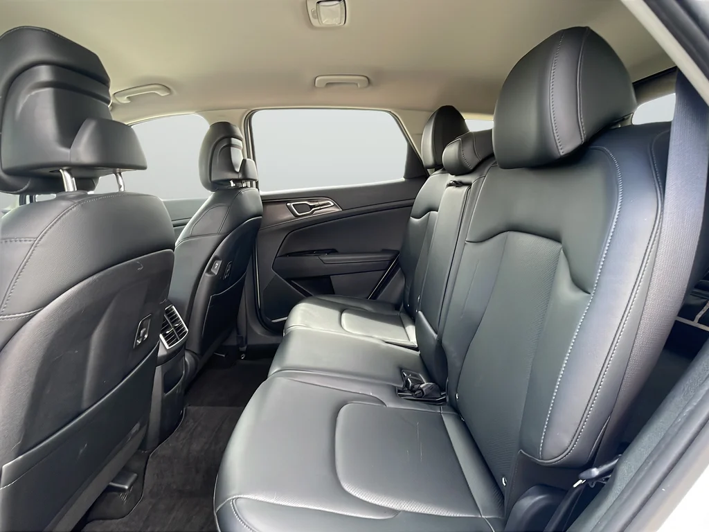 Used 2023 White Kia EX image 18