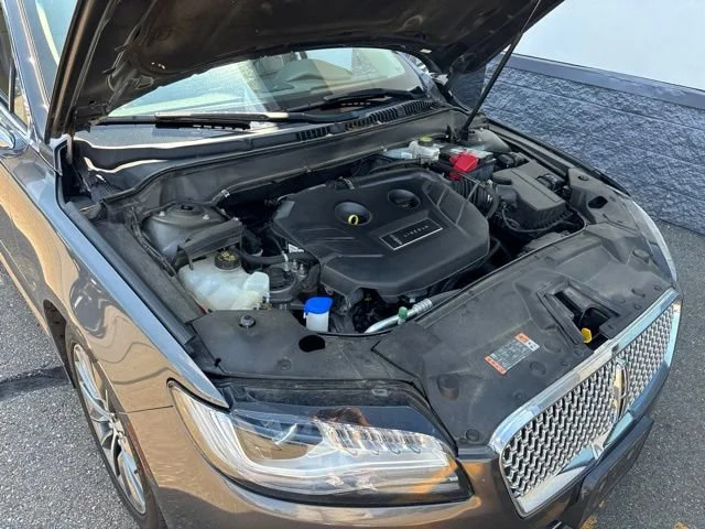 Used 2018 Magnetic Gray Metallic Lincoln Premiere image 18