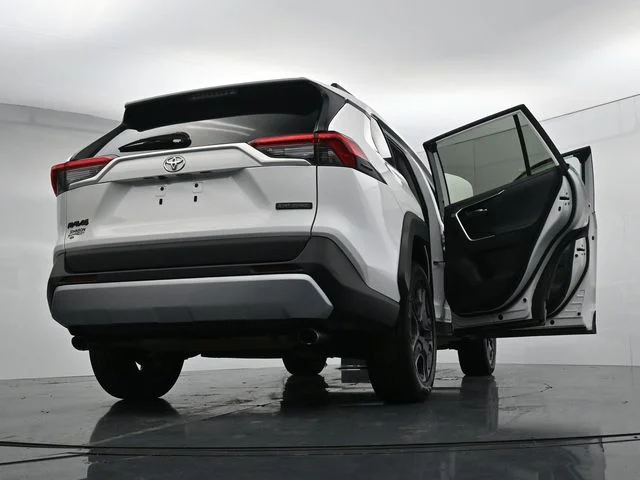 Used 2024  Toyota Adventure image 40