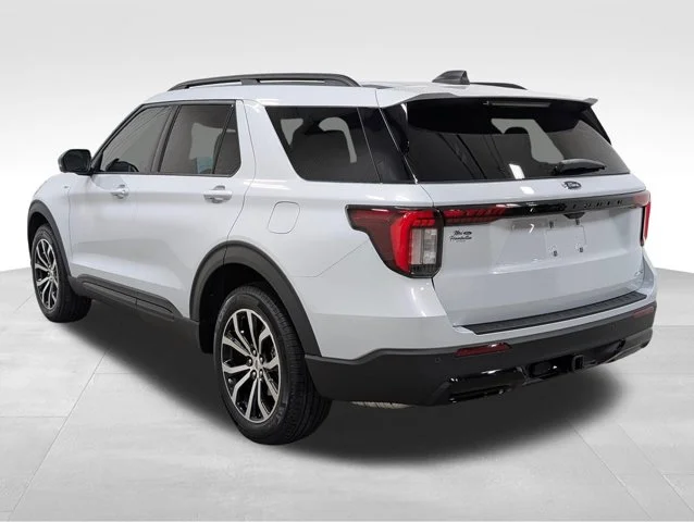 New 2026 Space White Metallic Ford ST-Line image 53