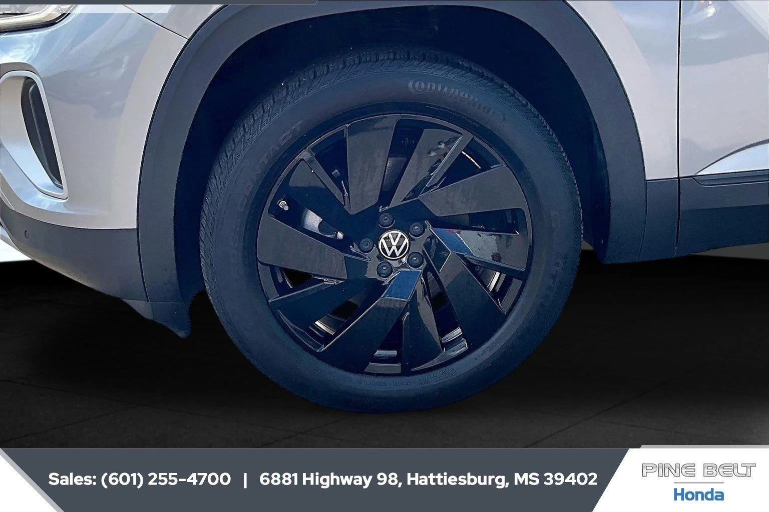 Used 2024 Silver Mist Metallic Volkswagen 2.0T SE w/Technology image 7