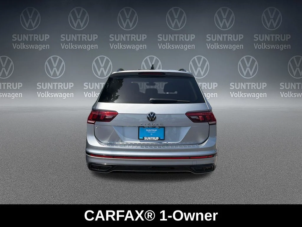Used 2023 Silver Volkswagen 2.0T SE R-Line Black image 4
