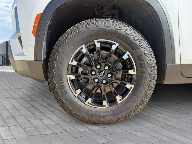 Used 2024 White Chevrolet Z71 image 9