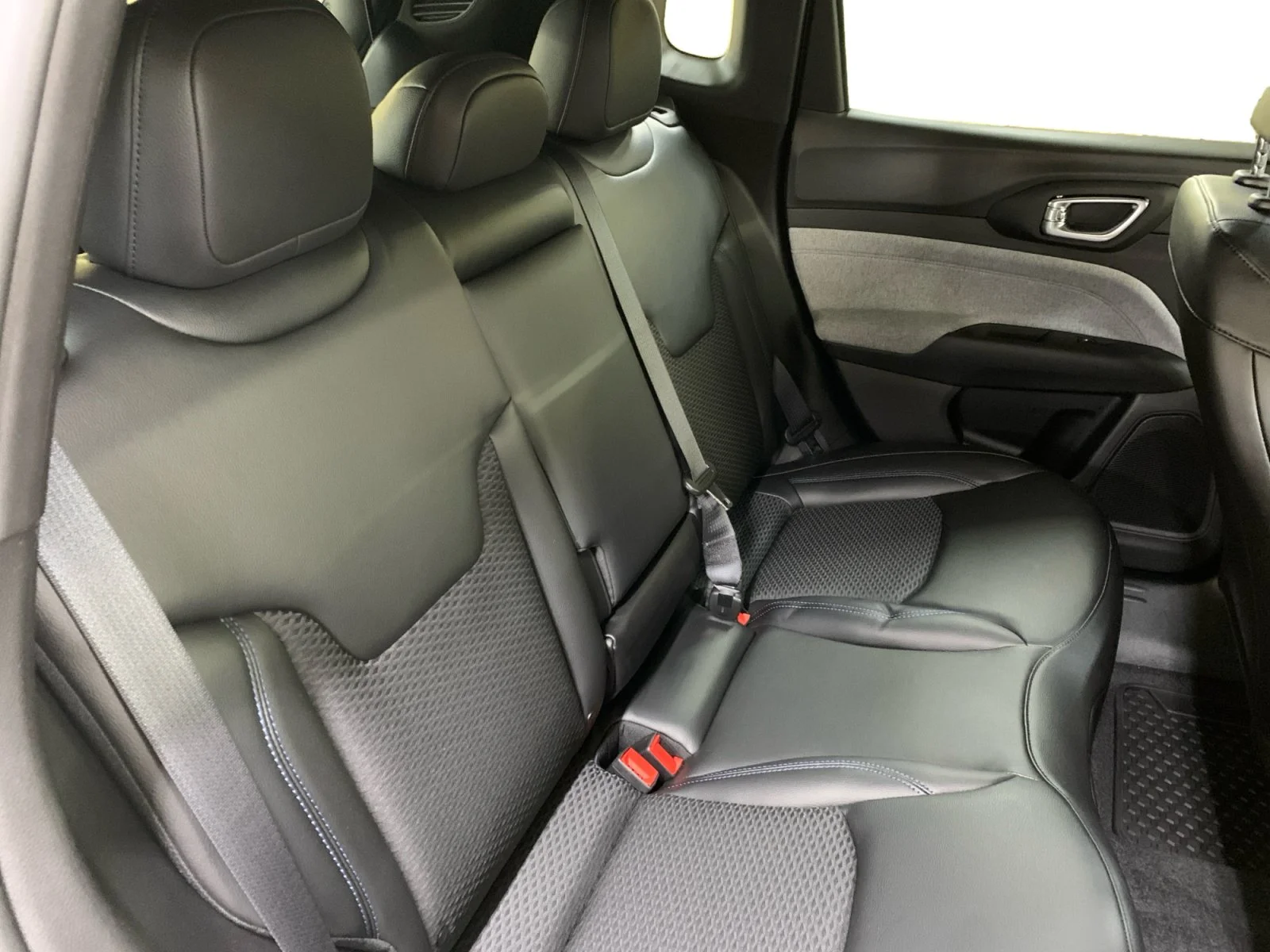 New 2026 Diamond Black Crystal Pearl Jeep North image 18