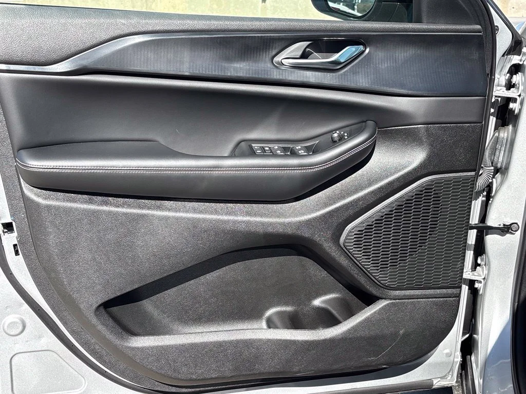 New 2026 Silver Jeep Laredo X image 18