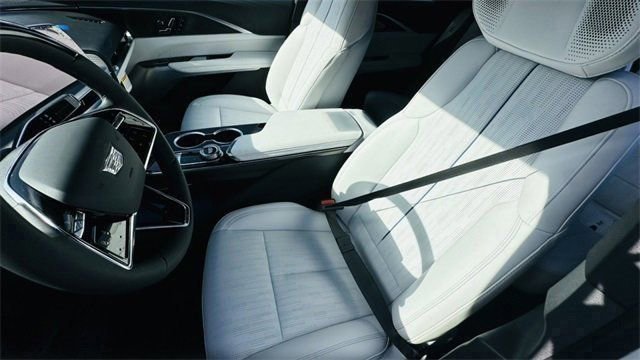 New 2026 Vibrant White Tricoat Cadillac Premium Luxury image 19