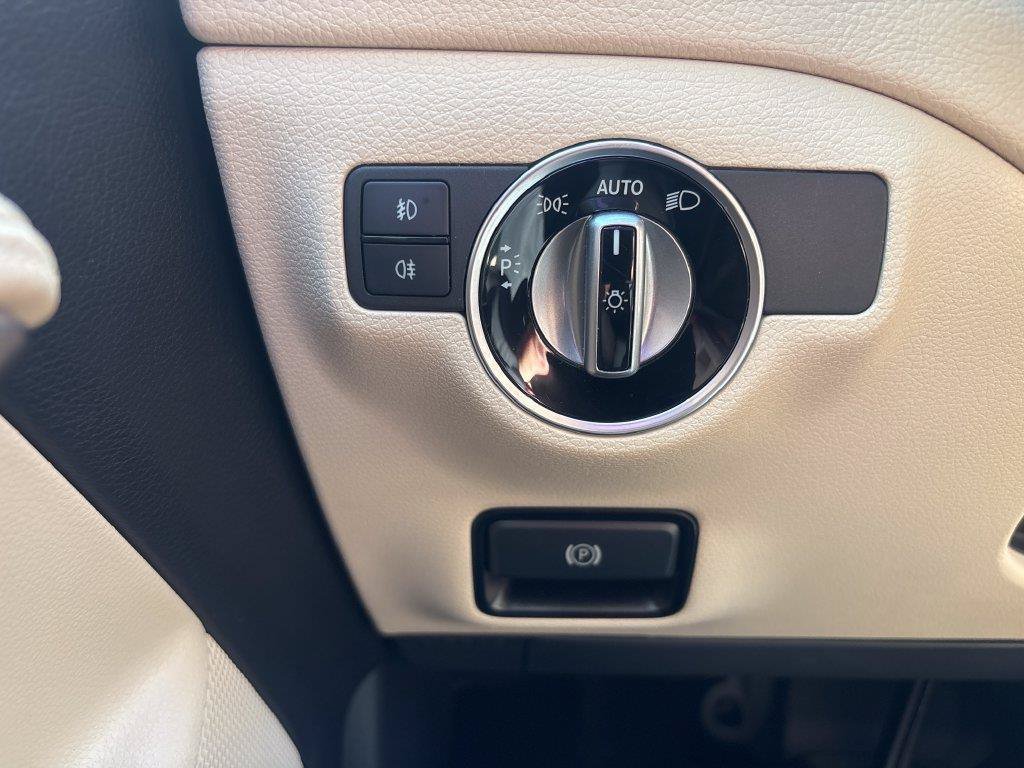 Used 2019 Black Mercedes-Benz GLA 250 image 23