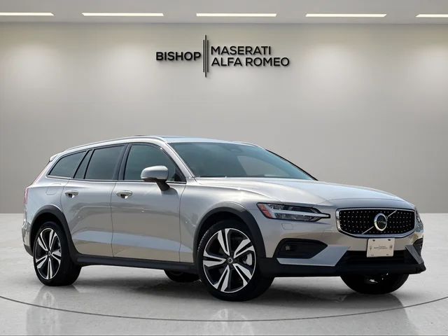 2025 Volvo V60 Cross Country B5 Plus