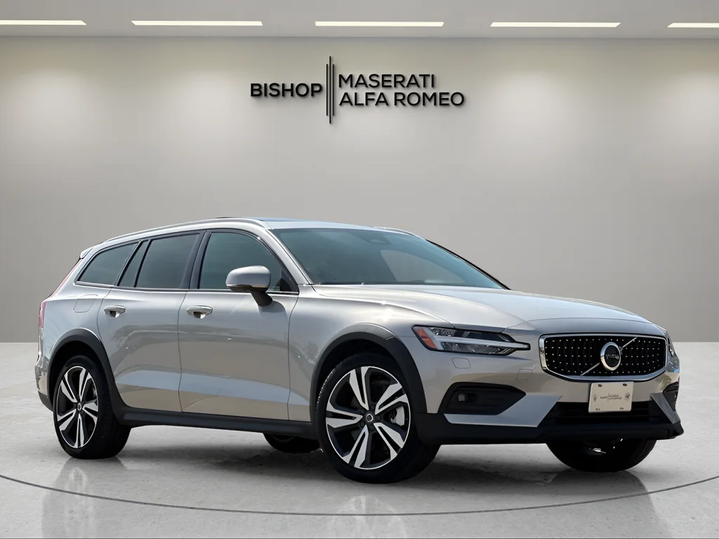2025 Volvo V60 Cross Country B5 Plus AWD's photo