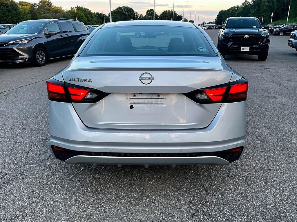 Used 2023 Silver Nissan 2.5 S image 10