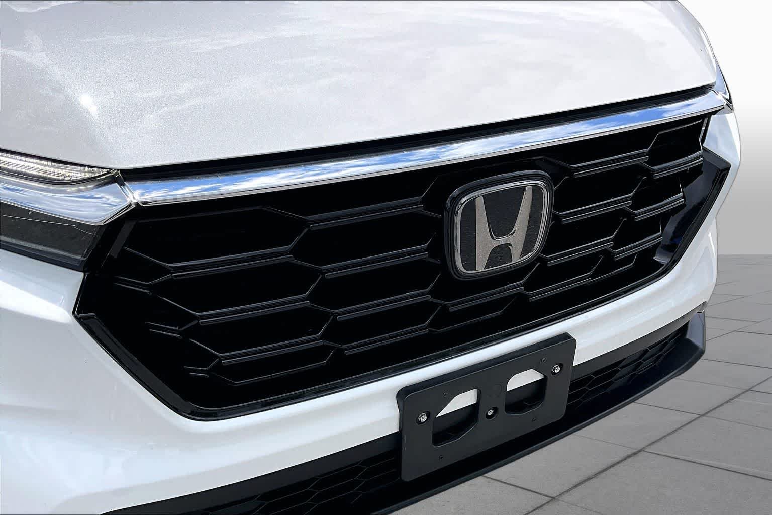 Used 2024 Platinum White Pearl Honda EX image 30