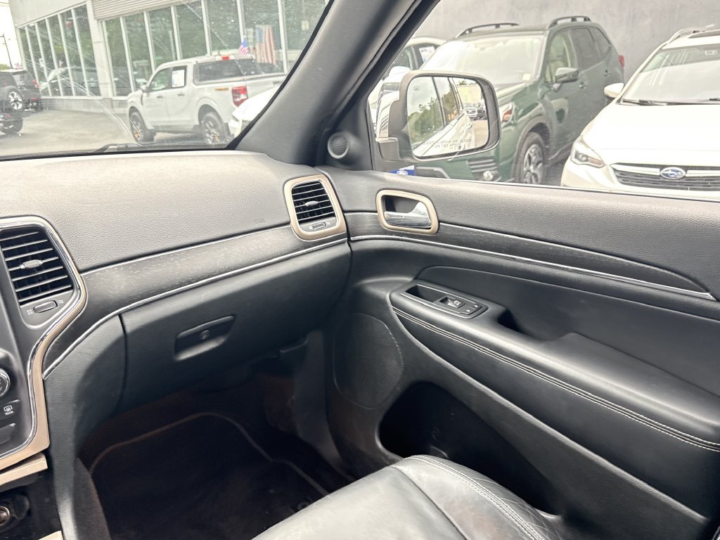 Used 2015 White Jeep Limited image 17