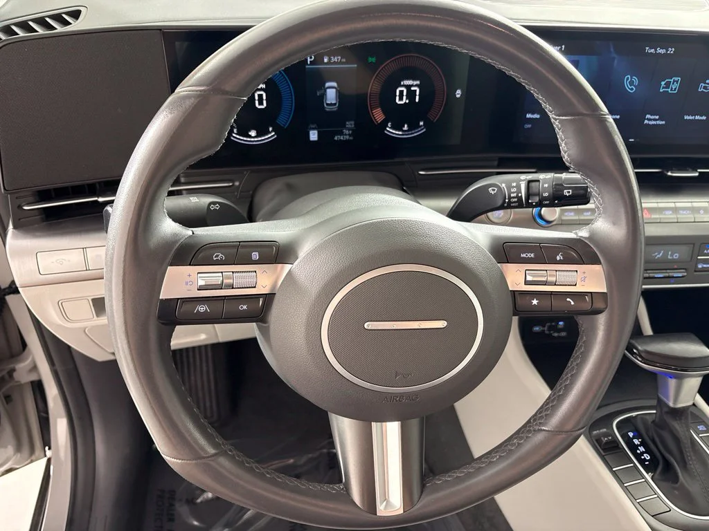 Used 2025 Gray Hyundai SEL image 27