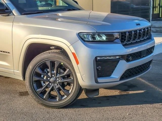 New 2026 Silver Zynith Jeep Limited Reserve image 2